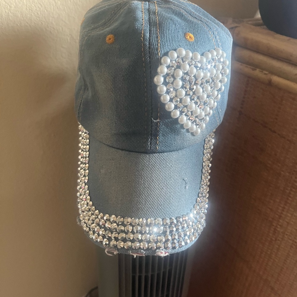 Super cute women’s hat with beads and a heart-shaped Worn Once